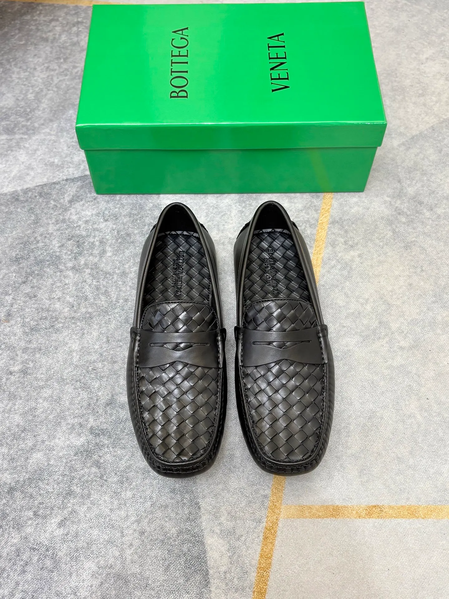 P420💰 (Niu Li + Niu Pad) [BV] The latest hot style‼ ️Casual men's shoes, uppers imported first-layer cowhide ➕Full imported cowhide lining✔️Exquisite workmanship, excellent foot feel, special rubber soles✔️, cool and fashionable, the latest fashion, fashionable outsole, hurry up.  Code number: 38-44 (can be customized to 37.45, non-refundable)